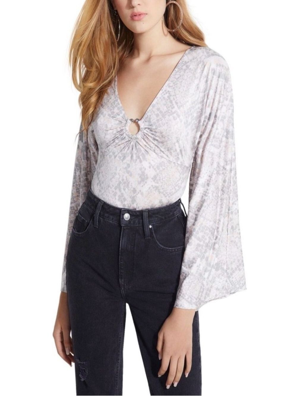 Guess Womens Jazzi Printed Pastel Snakeskin  print Kimono Sleeves Bodysuit Gray